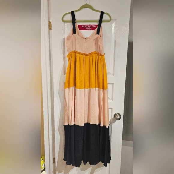 Multi-layered Maxi Summer Dress - Picture 2 of 2